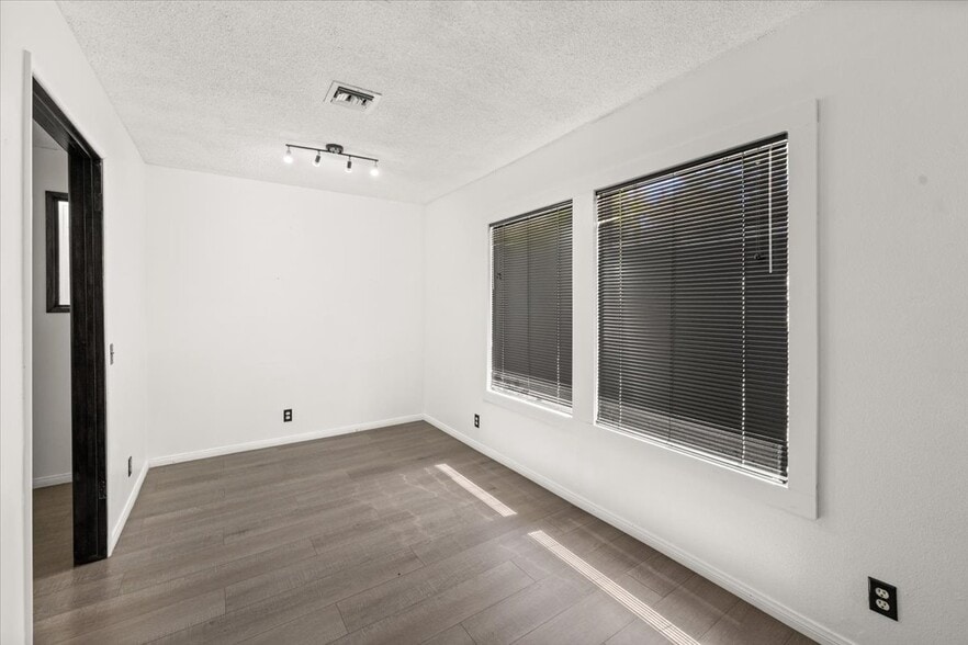 More Photos Of 40585 Big Bear Blvd, Big Bear Lake Office For Sale