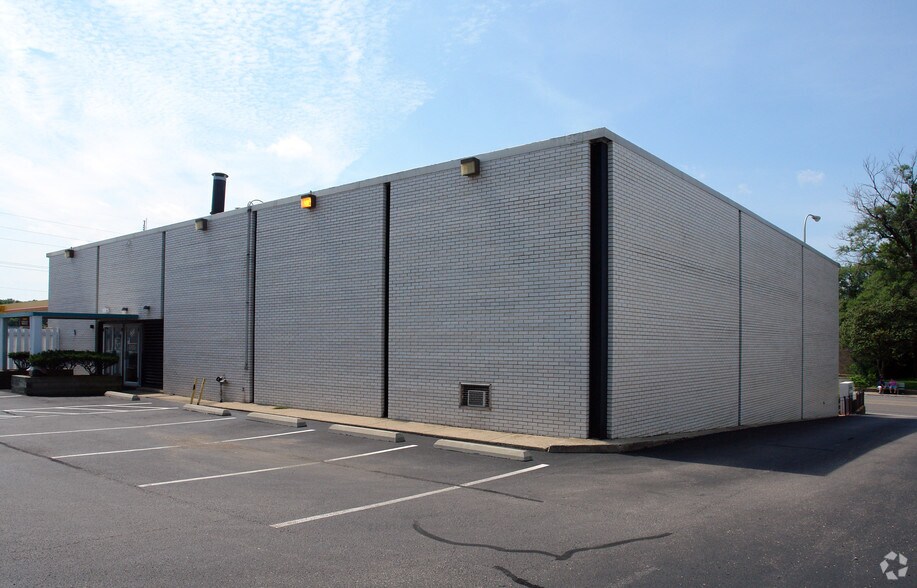 More Photos Of 1916 N Knoxville Ave, Peoria Freestanding For Sale