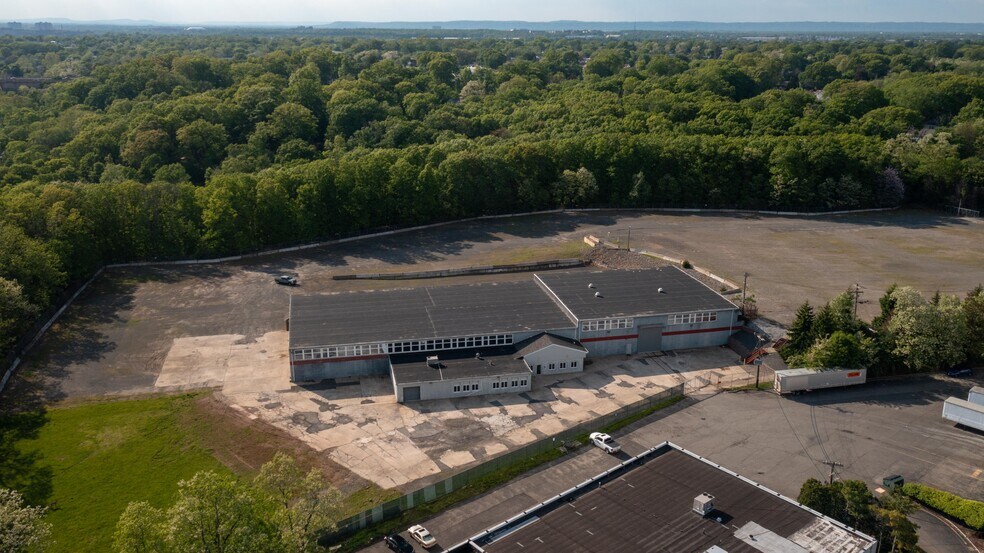 More Photos Of 75 Glendale Ave, Edison Manufacturing For Sale