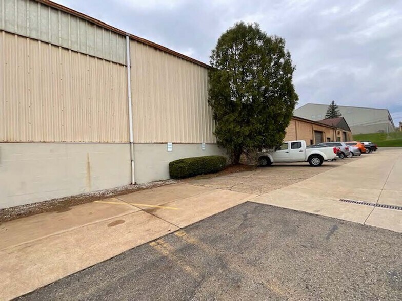 More Photos Of 1845 Harsh Ave SE, Massillon Manufacturing For Sale