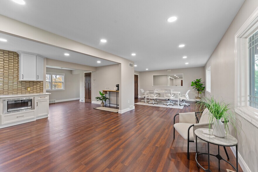 More Photos Of 784 McClurg Rd, Youngstown Office For Sale