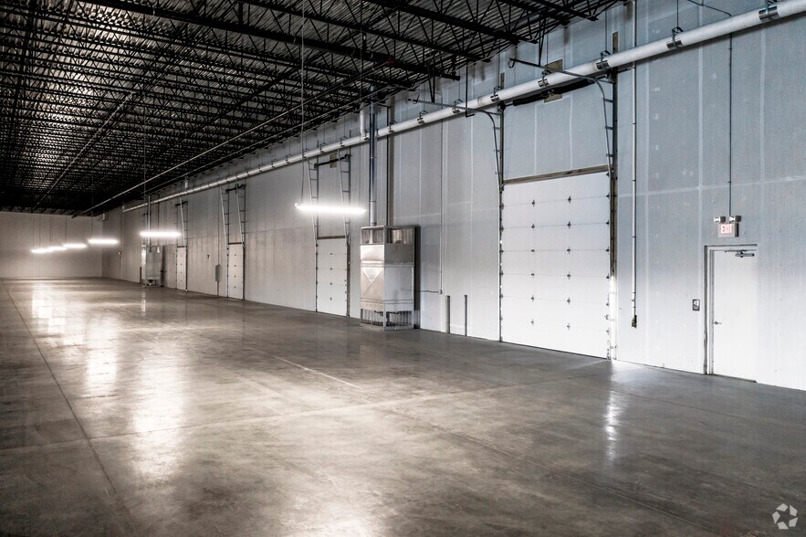 More Photos Of 8787 Snouffer School Rd, Gaithersburg Warehouse For Lease