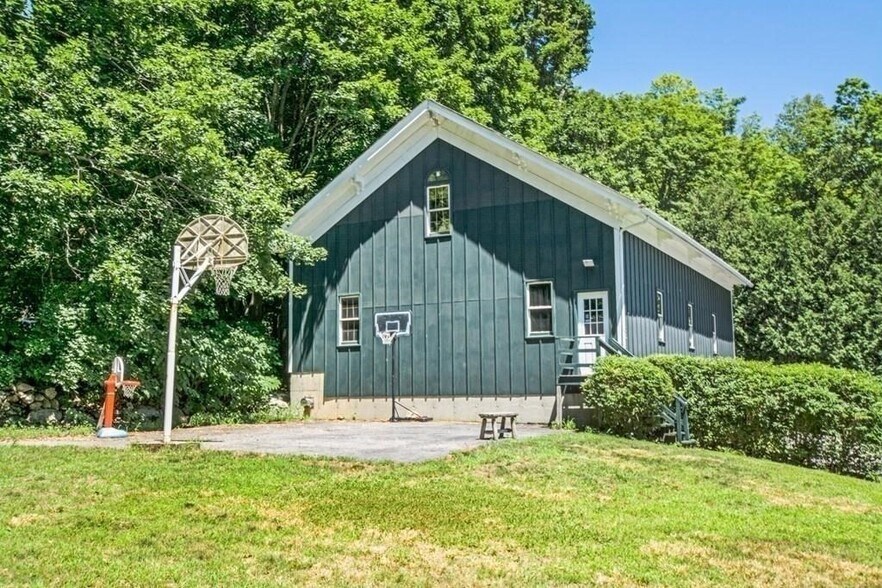 More Photos Of 18 Sargent St, Cherry Valley Flex For Sale