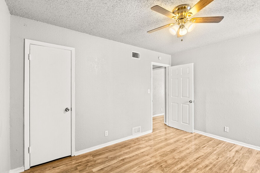 More Photos Of 2216 Marilyn St, Weatherford Apartments For Sale