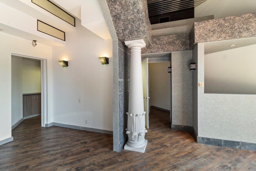 More Photos Of 106 E 26th St, Bryan Office For Lease