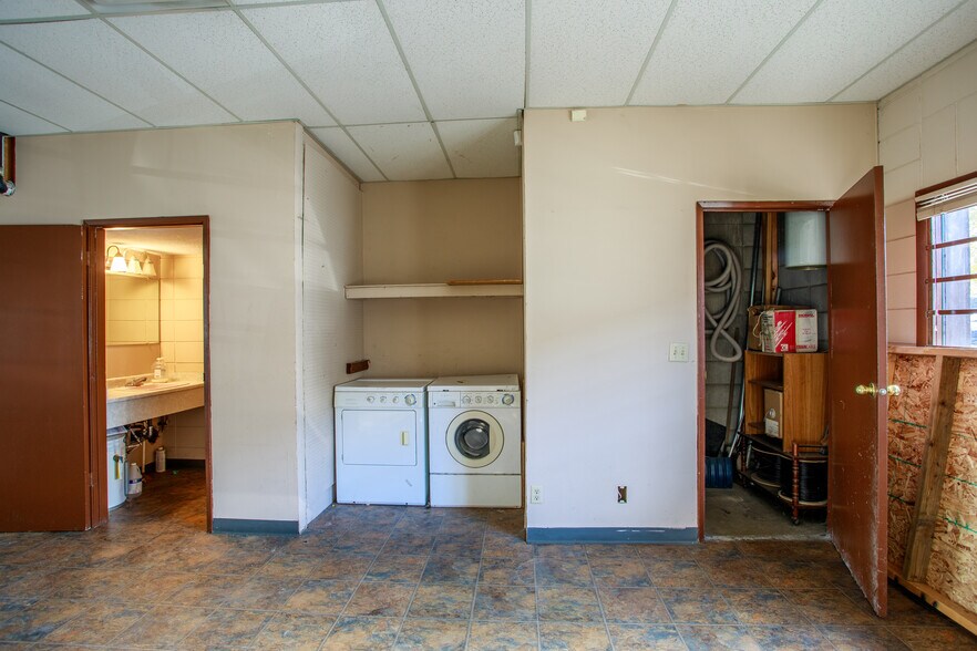 More Photos Of 2808 48 Av, Vernon Storefront Retail Residential For Lease