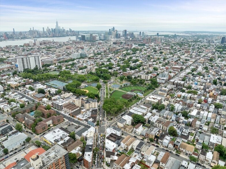 More Photos Of 512 Paterson Plank Rd, Jersey City Restaurant For Lease