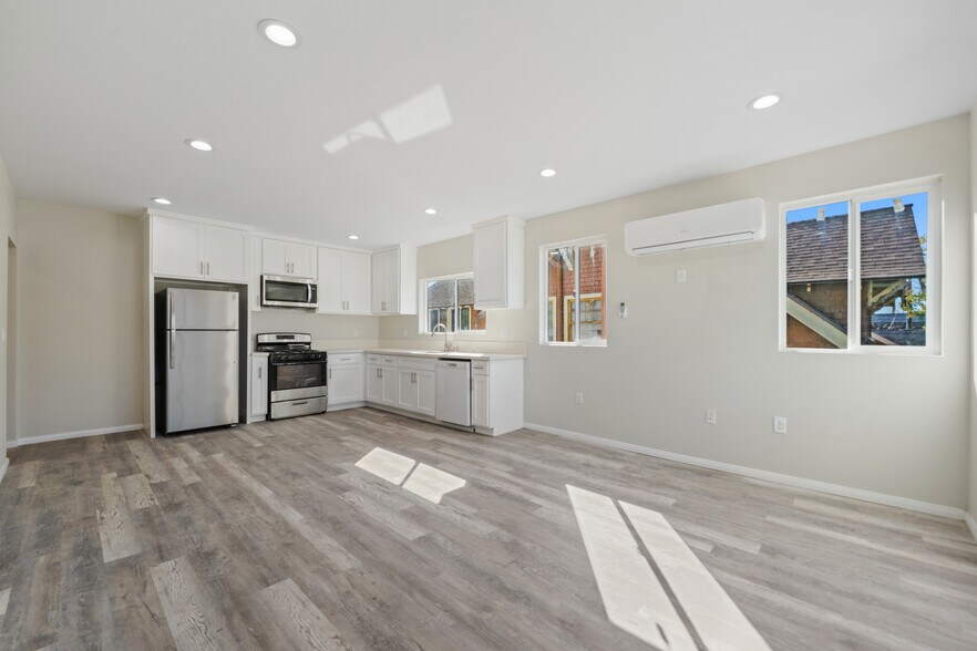 More Photos Of 324 W 51st St, Los Angeles Apartments For Sale