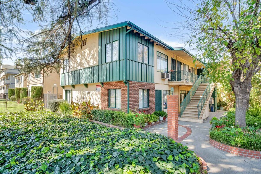 More Photos Of 15915-15919 Sherman Way, Van Nuys Apartments For Sale