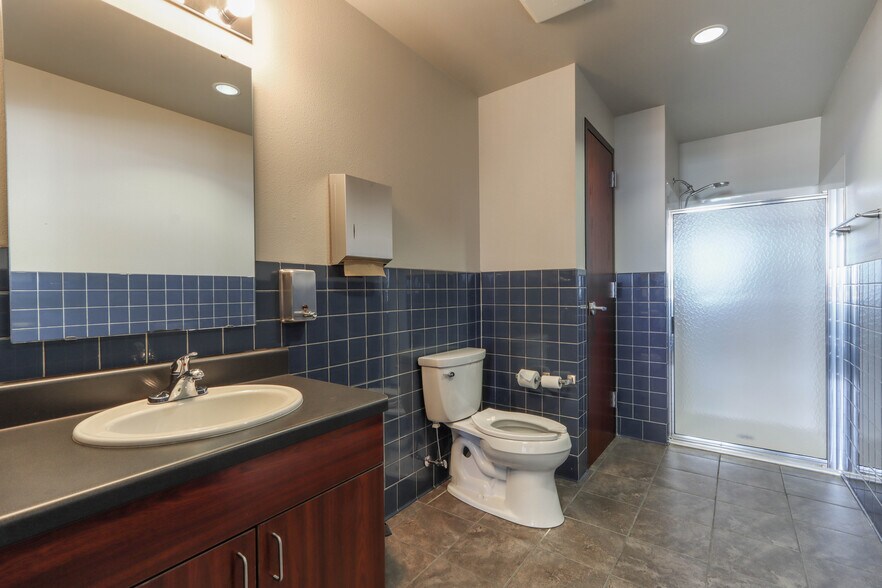 More Photos Of 1740 Park Ave, Plover Storefront Retail Office For Sale