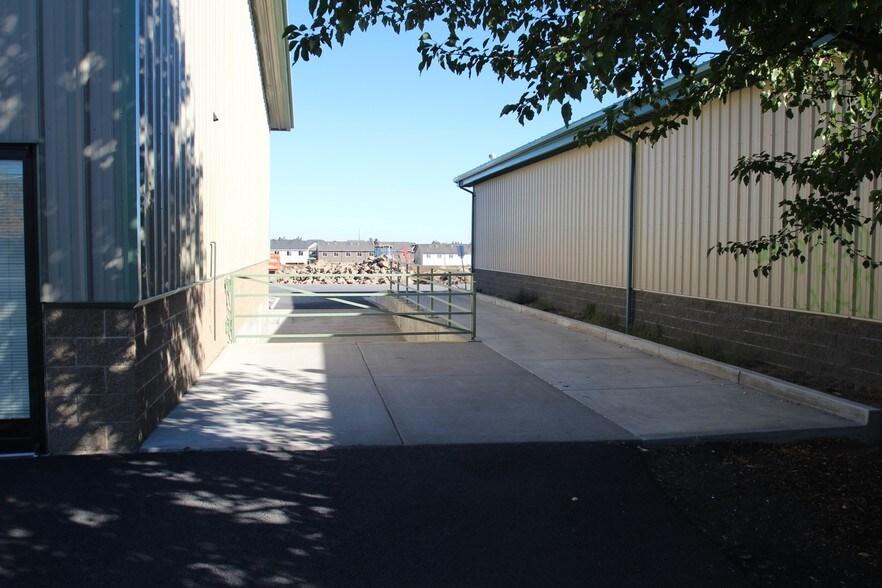 More Photos Of 20756 High Desert Ct, Bend Industrial For Sale