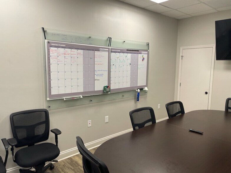 More Photos Of 5462 Able Ct, Mobile Light Distribution For Lease
