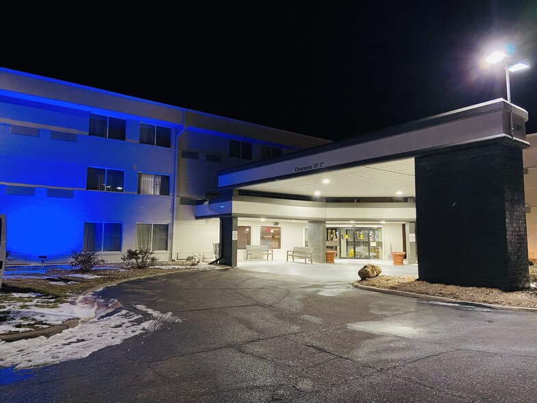 More Photos Of 1301 W Bond Cir, Lincoln Hotel For Sale