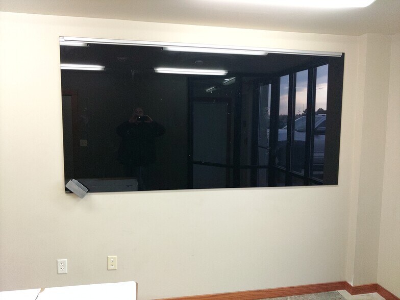 More Photos Of 3235 N 33rd St, Lincoln Warehouse For Lease
