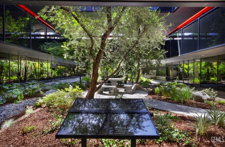 More Photos Of 5401 Business Park S, Bakersfield Loft Creative Space For Sale