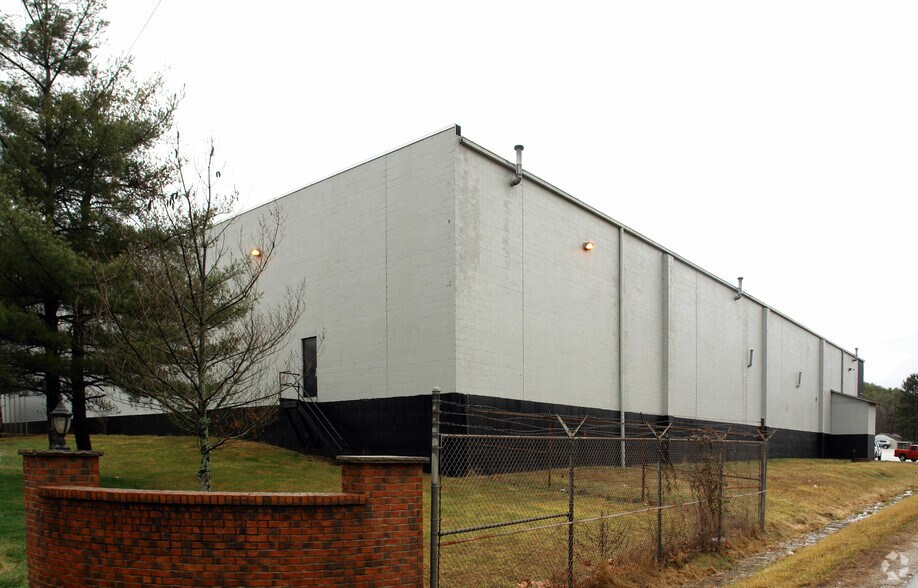 More Photos Of 6048-6050 State Rt 34, Winfield Warehouse For Lease