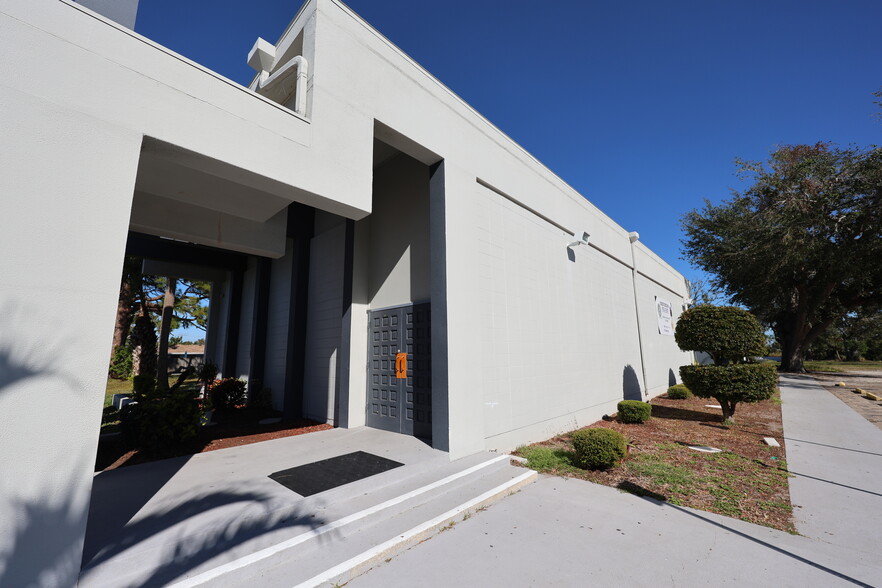 More Photos Of 3005 S Tuttle Ave, Sarasota Religious Facility For Sale