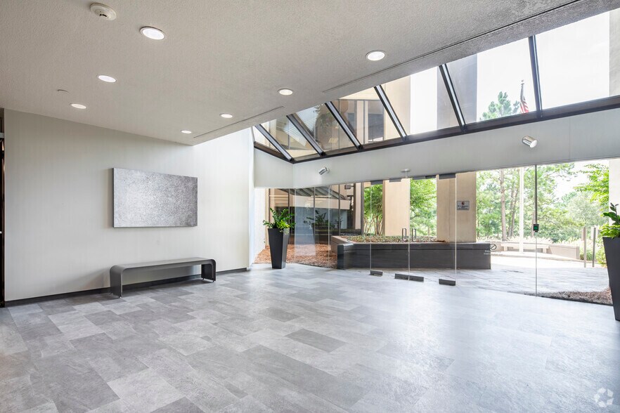 More Photos Of 600 Beacon Pkwy W, Birmingham Medical For Lease