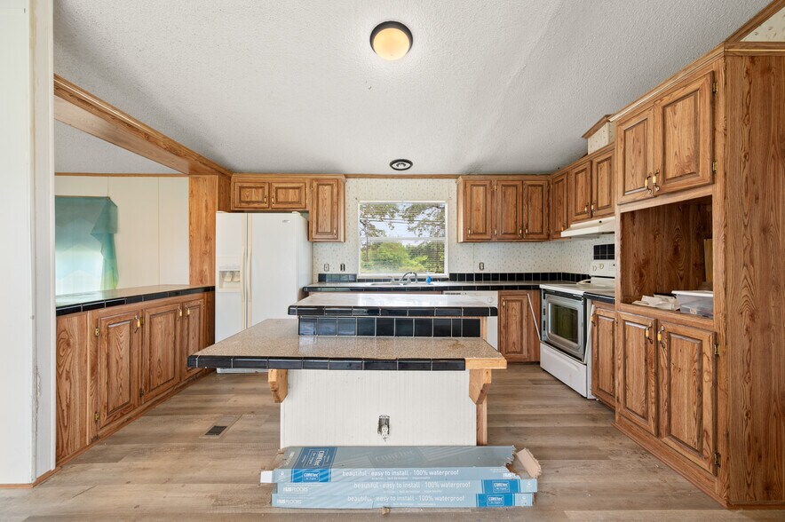 More Photos Of 7 Hills Rd, Newark Warehouse For Sale