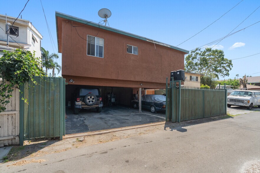 More Photos Of 659 Vernon Ave, Venice Apartments For Sale