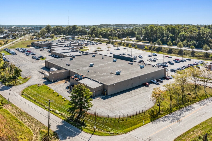 More Photos Of 4290 W Jonathan Moore Pike, Columbus Unknown For Lease