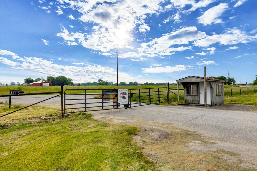 More Photos Of 2149 E Frontage Rd, Staunton Auto Dealership For Sale