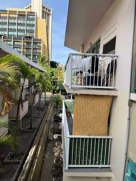 More Photos Of 2406 Kuhio Ave, Honolulu Apartments For Sale