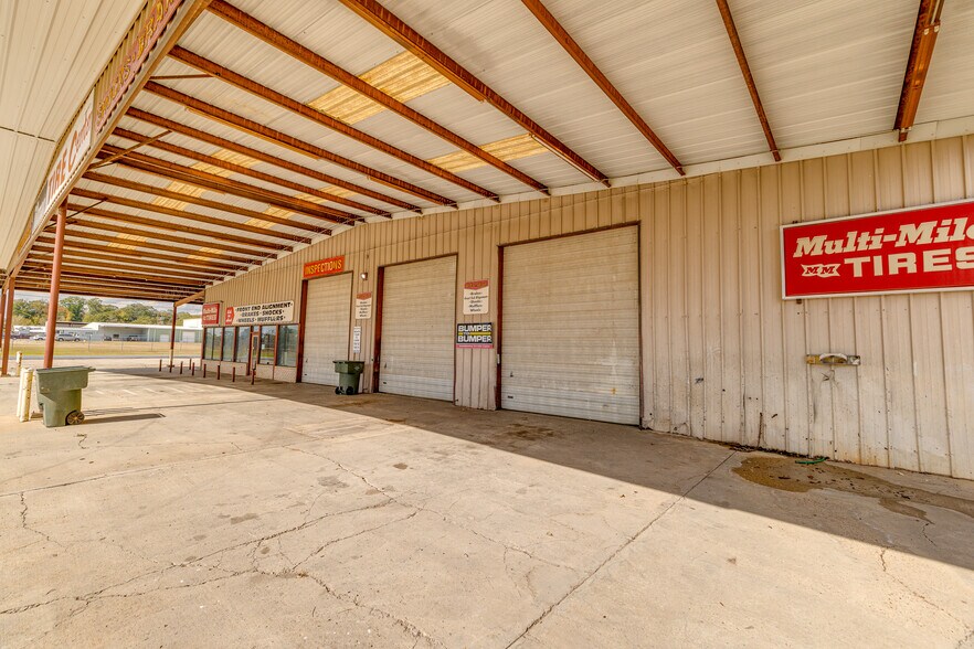 More Photos Of 1137 US-80 Hwy, Monroe Distribution For Sale