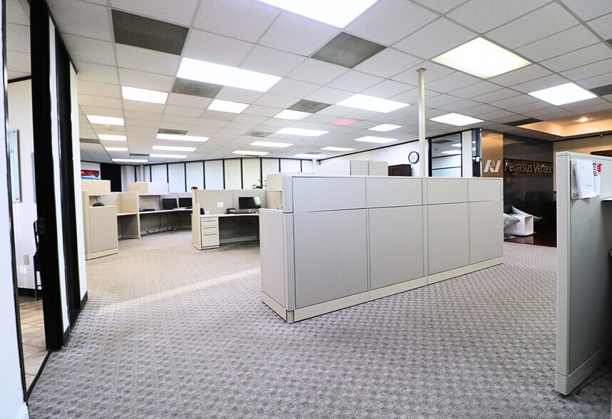 More Photos Of 6100 Corporate Dr, Houston Office For Lease