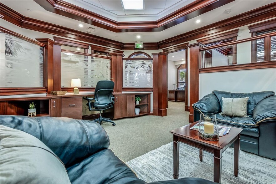 More Photos Of 599 9th St N, Naples Office For Sale
