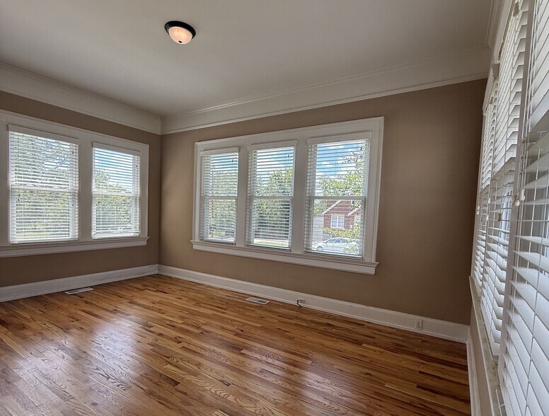 More Photos Of 581 W Main St, Spartanburg Office Residential For Lease