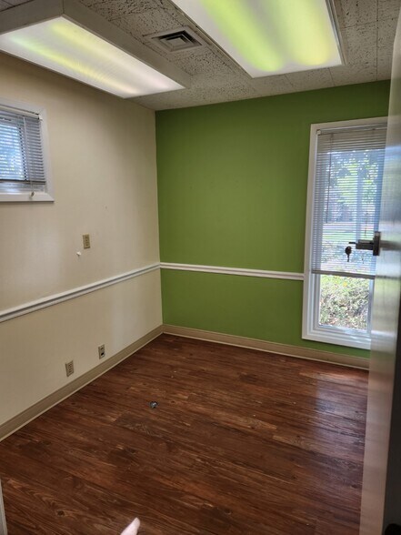 More Photos Of 149 Providence Rd, Charlotte Office For Sale