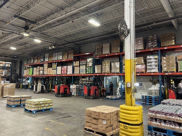 More Photos Of 2500 Dixon St, Des Moines Distribution For Sale