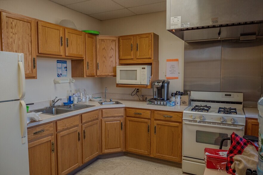 More Photos Of 466 State Route 12, Flemington Schools For Lease