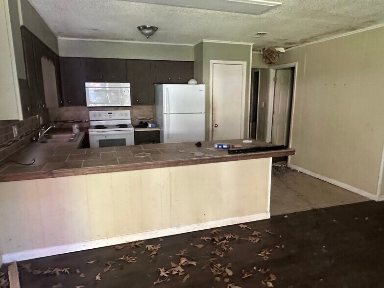 More Photos Of 207-209 Carl St, Leesville Apartments For Sale