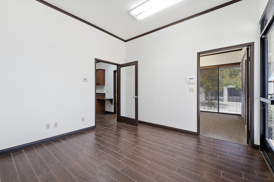 More Photos Of 42207 6th St W, Lancaster Warehouse For Lease