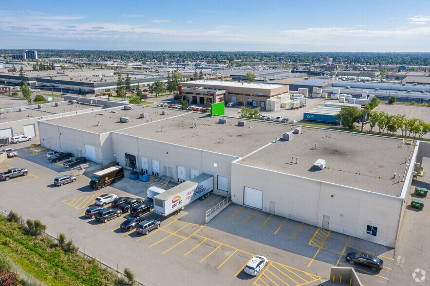 More Photos Of 333 28th St NE, Calgary Warehouse For Lease