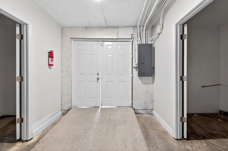 More Photos Of 4687 Heidelberg Ave, Saint Louis Convenience Store For Sale