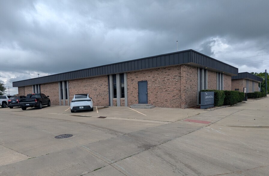 More Photos Of 123 N 15th St, Mattoon Office For Sale