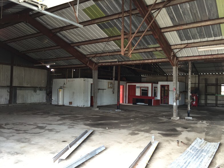 More Photos Of 7735 Lettie St, Houston Auto Salvage Facility For Lease