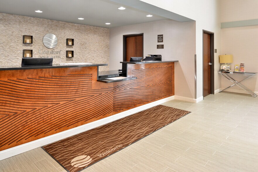 More Photos Of 3675 S 6th St, Springfield Hotel For Sale