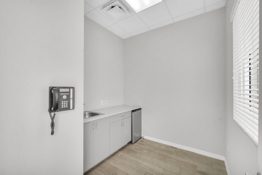 More Photos Of 8882 Royal Palm Blvd, Coral Springs Healthcare For Lease