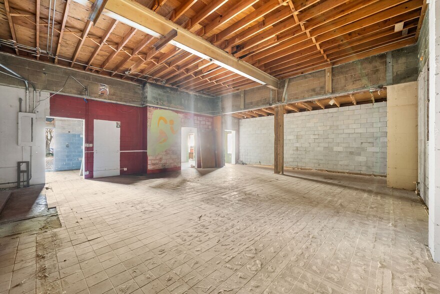 More Photos Of 519 NW 10th Ave, Gainesville General Retail For Sale