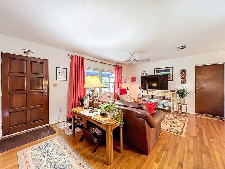 More Photos Of 7001 W Jones Ave, Mount Dora Airplane Hangar For Sale