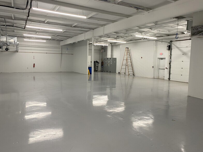 More Photos Of 20 Commercial St, Branford Research And Development For Lease
