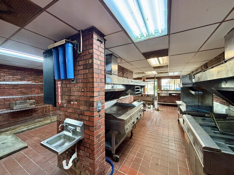 More Photos Of 210 W Calhoun St, Bruce Fast Food For Sale
