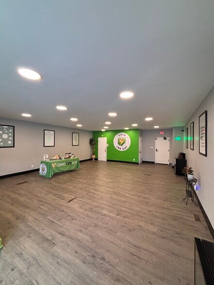 More Photos Of , Cincinnati General Retail For Sale