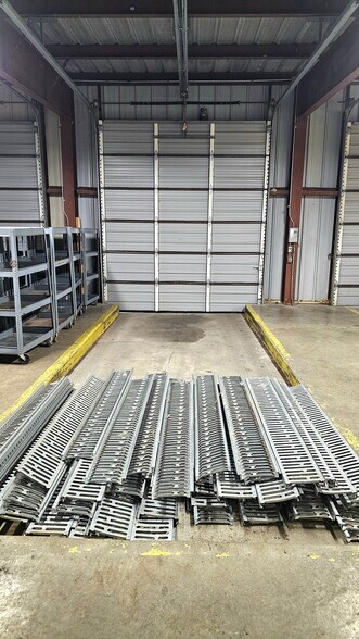 More Photos Of 212 Hobart Dr, Hillsboro Warehouse For Sale