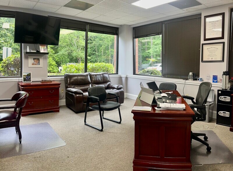 More Photos Of 401 Westpark Ct, Peachtree City Office For Lease