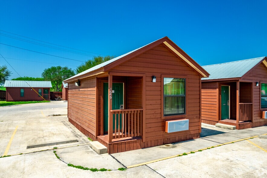 More Photos Of 108 E State Highway 72, Kenedy Hotel For Sale